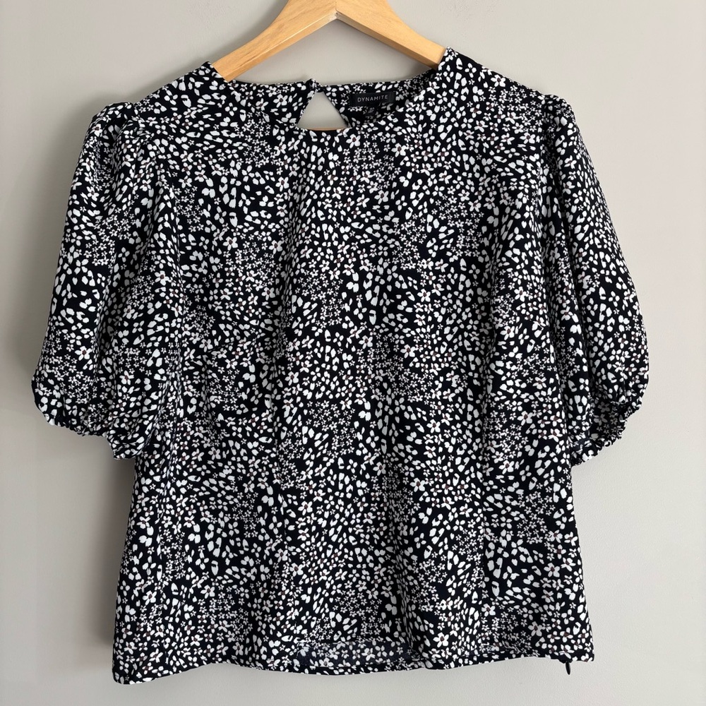 Dynamite Black and White Floral Patterned Blouse Size M
